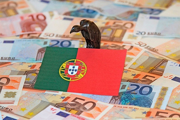 Страховка в Португалию: Кому надо оформлять?